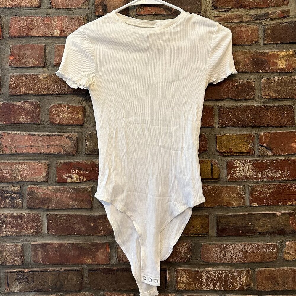 H&M Ruffled Short-Sleeve Bodysuit, size S